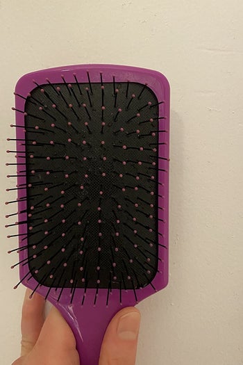 a reviewer photo of the same brush with all the hair removed