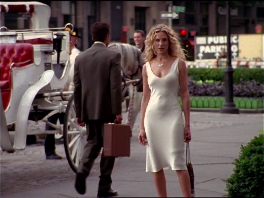 Carrie bradshaw white dress hotsell