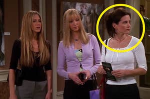 Rachel Phoebe和Monica，周围有一个圆圈