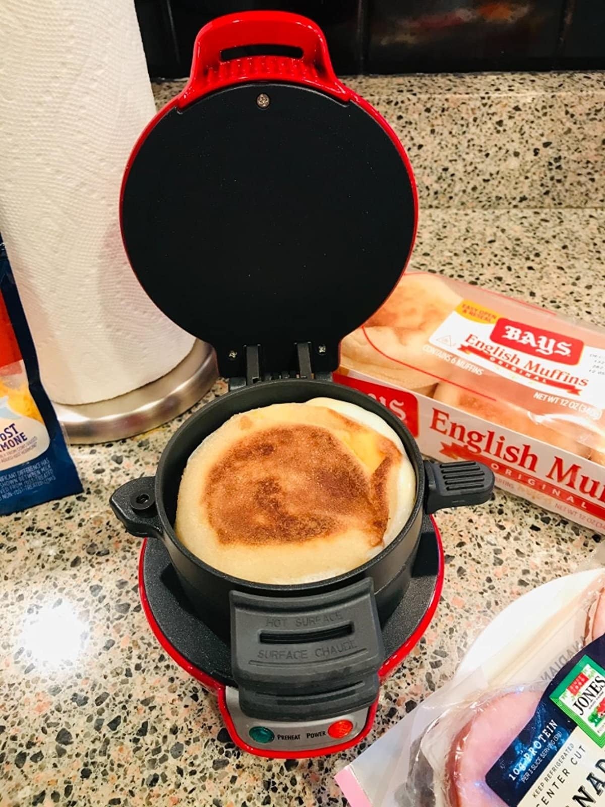 Hamilton Beach Breakfast Sandwich Maker with Egg Cooker Ring, Customize  Ingredients, Perfect for English Muffins, Croissants, Mini Waffles, Dorm  Room Essentials…