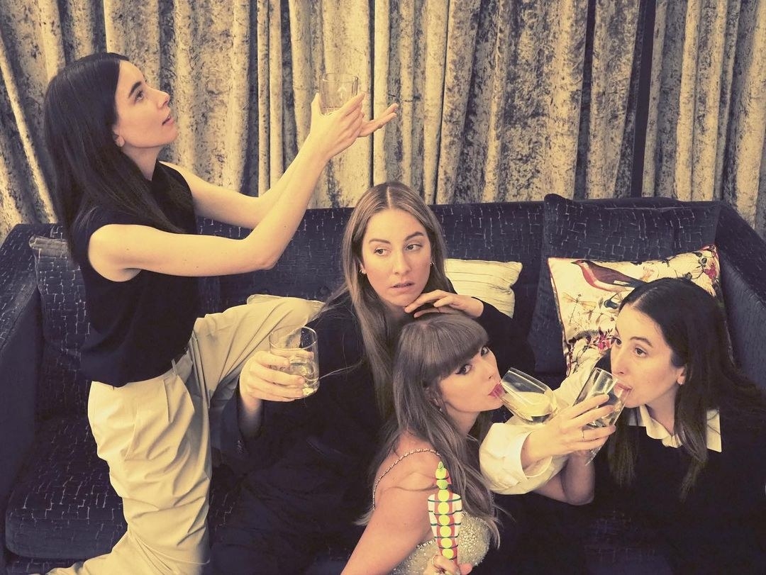 Taylor Swift and Haim drinking wine on the couch after the BRIT Awards