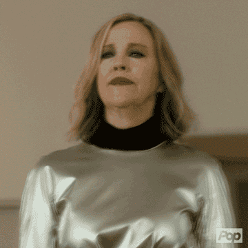 Moira Rose saying thank you