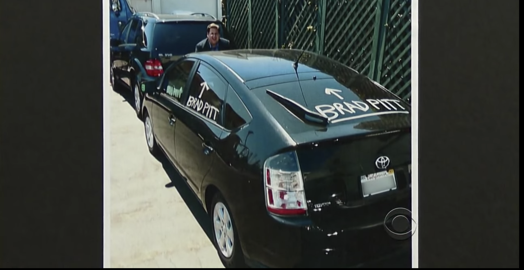 Jonah Hill paints Brad Pitt&#x27;s car with arrows pointing that say &quot;Brad Pitt&quot; 