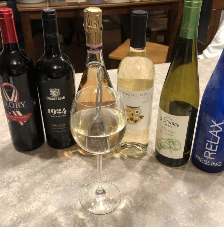 The wine purifier in a reviewer&#x27;s glass