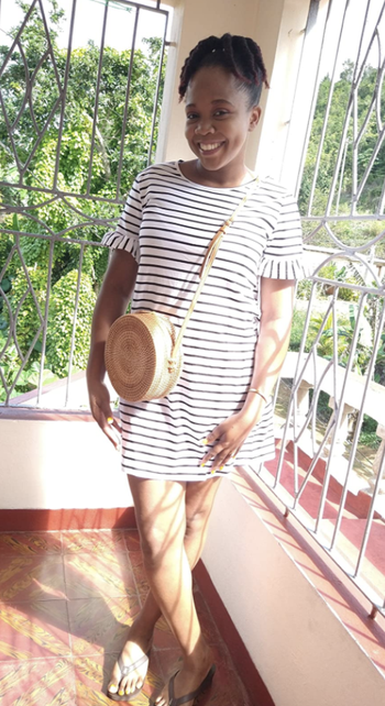 another reviewer in the white version of the dress