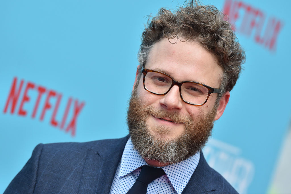 Seth in a suit and tie on the red carpet for a Netflix event