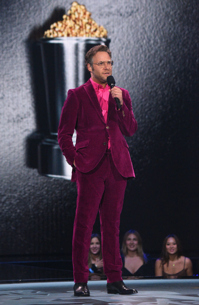 Seth wore a velvet suit on stage