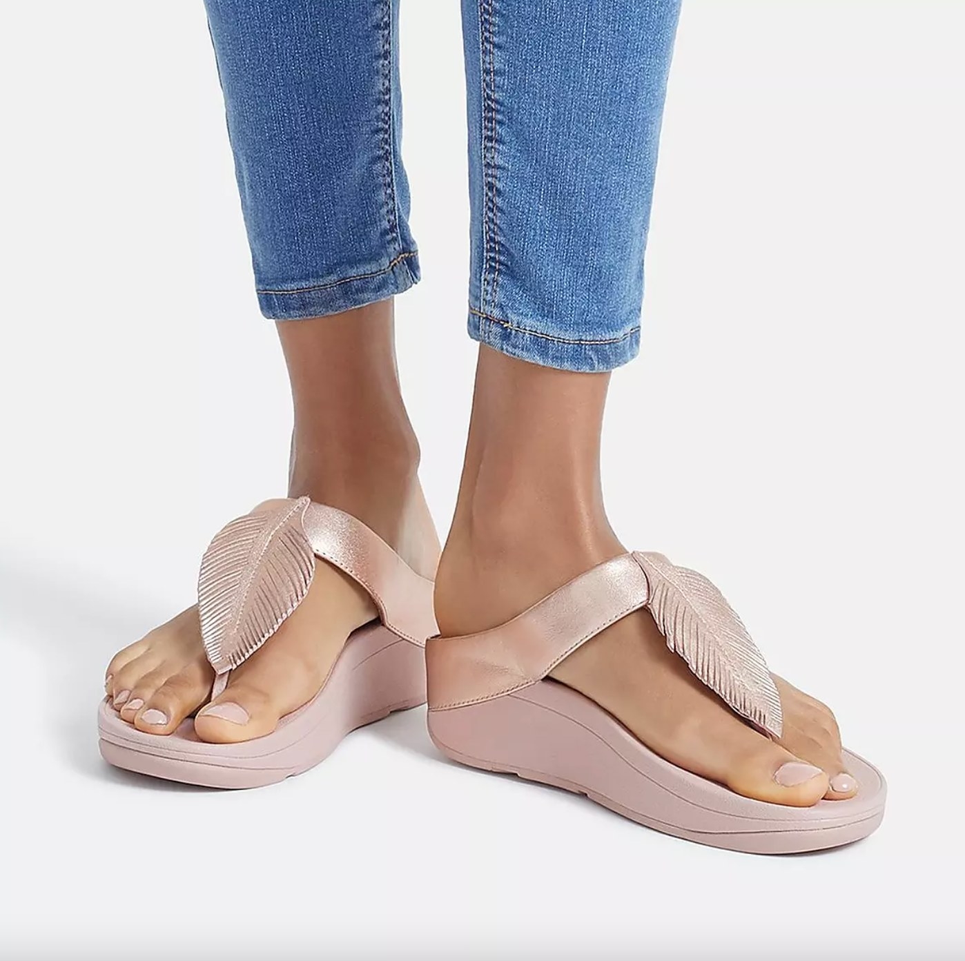 The feather metallic toe post sandal in rose gold