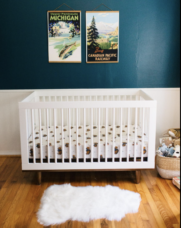 Reviewer&#x27;s nursery with a crib with the rug right in front