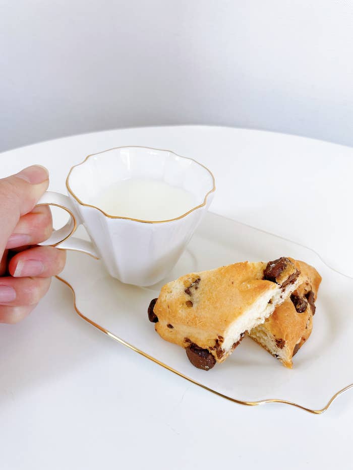 クオリティ高すぎない ローソンの 冷食スイーツ で貴族のお茶会できるんだけど クオリティ高すぎない ローソンの 冷食スイーツ で貴族のお茶会できるんだけど