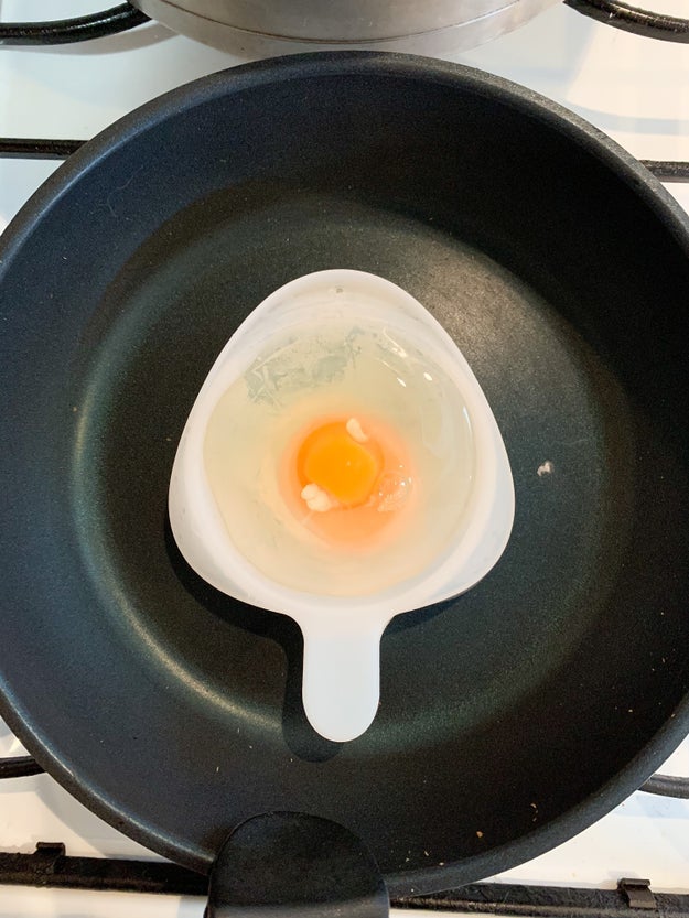 発明した人 天才すぎるって ダイソーの 目玉焼きメーカー いつもの朝ごはんに革命が起きた Buzzfeed Japan 朝ごはんによくたべる目玉焼き もっと上手 ｄメニューニュース Nttドコモ