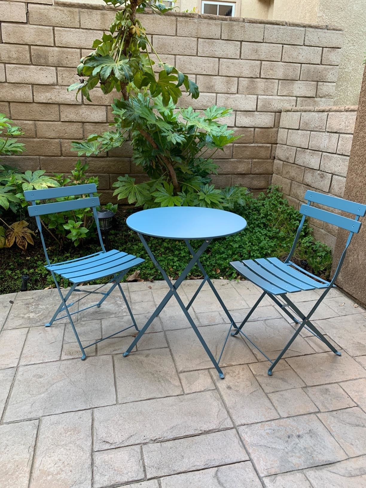 a different reviewer's blue patio set