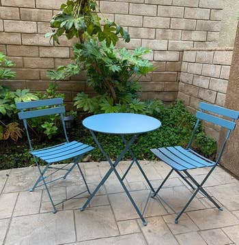 a different reviewer's blue patio set