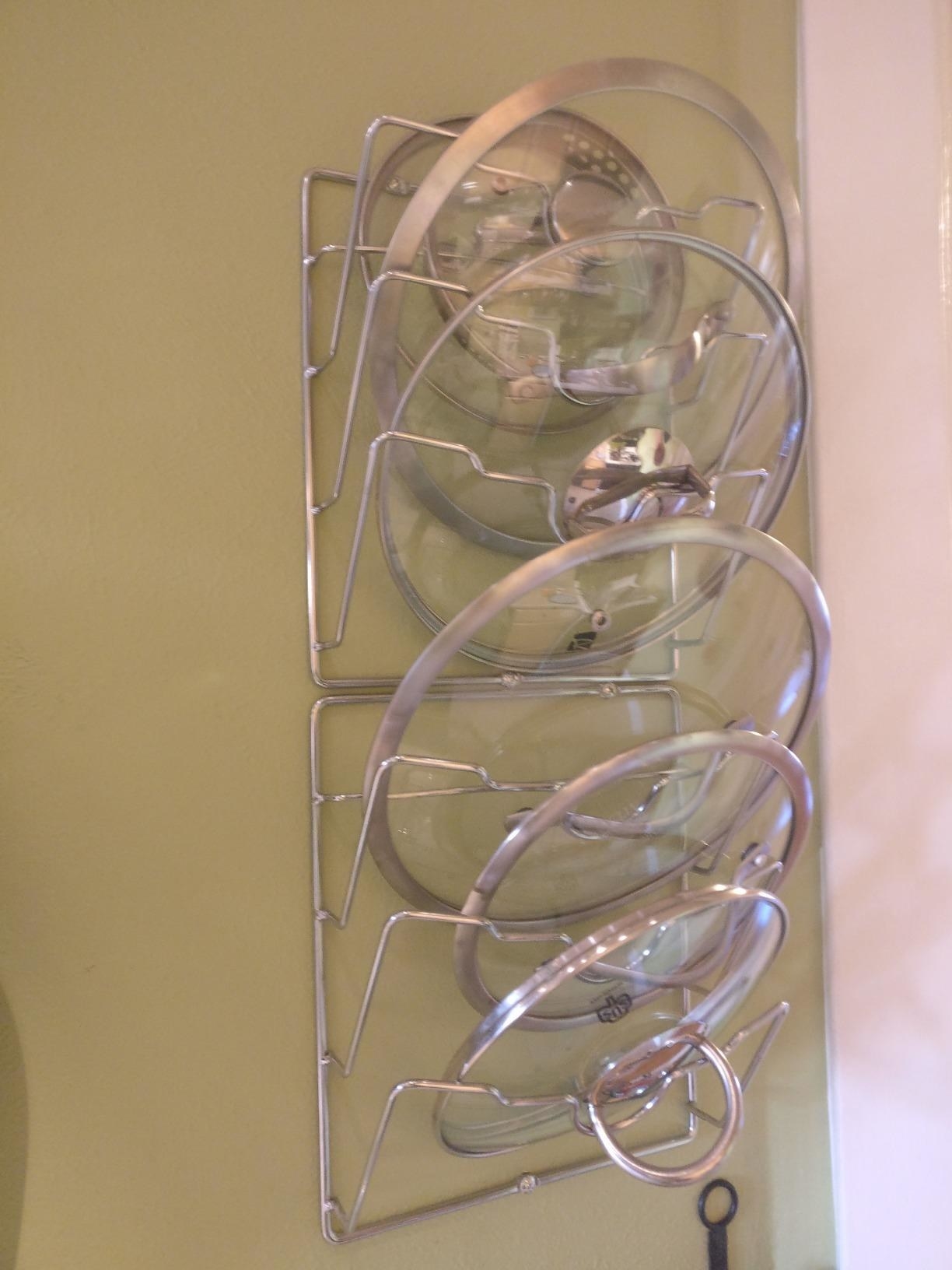 A reviewer photo of the rack, which holds six lids