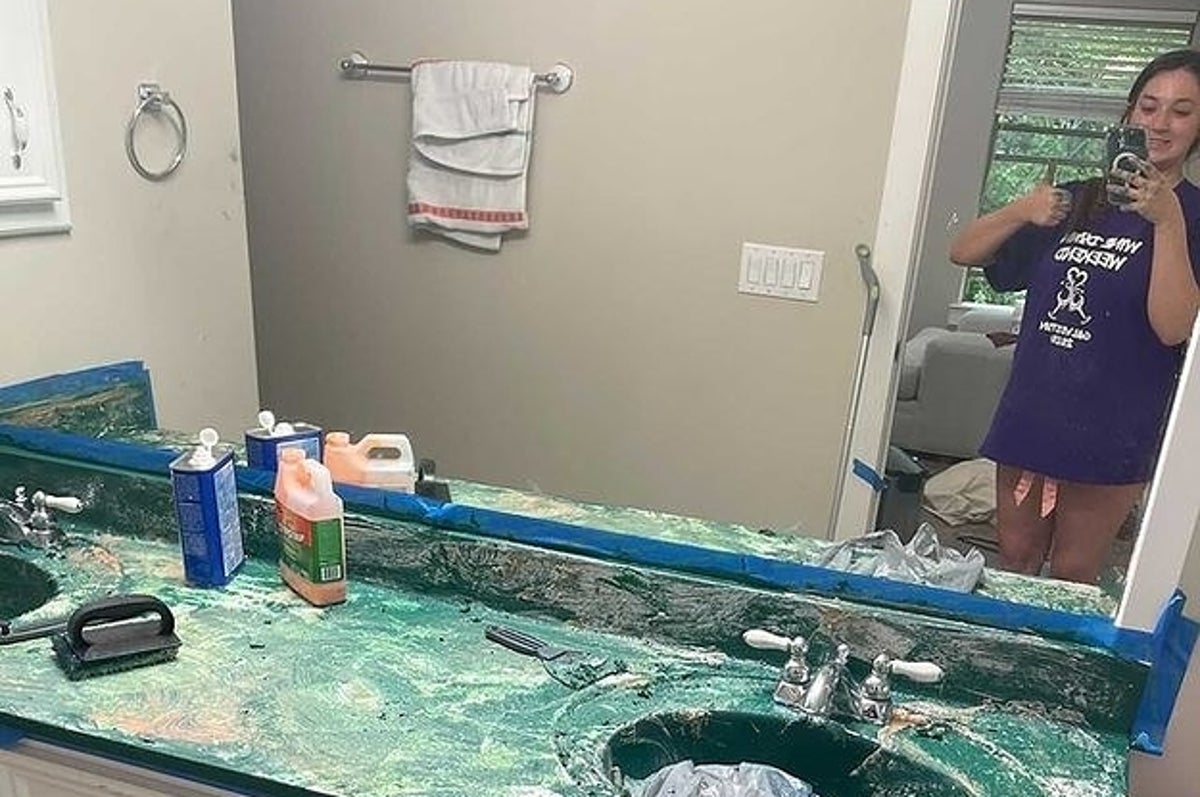 https://img.buzzfeed.com/buzzfeed-static/static/2021-05/19/1/campaign_images/e065dc09c01f/this-womans-chaotic-bathroom-diy-turned-into-a-ti-2-6376-1621386473-9_dblbig.jpg?resize=1200:*