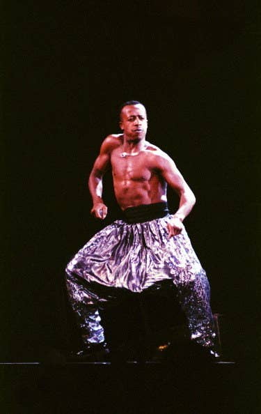 &quot;Can&#x27;t Touch This&quot; singer wearing his parachute pants