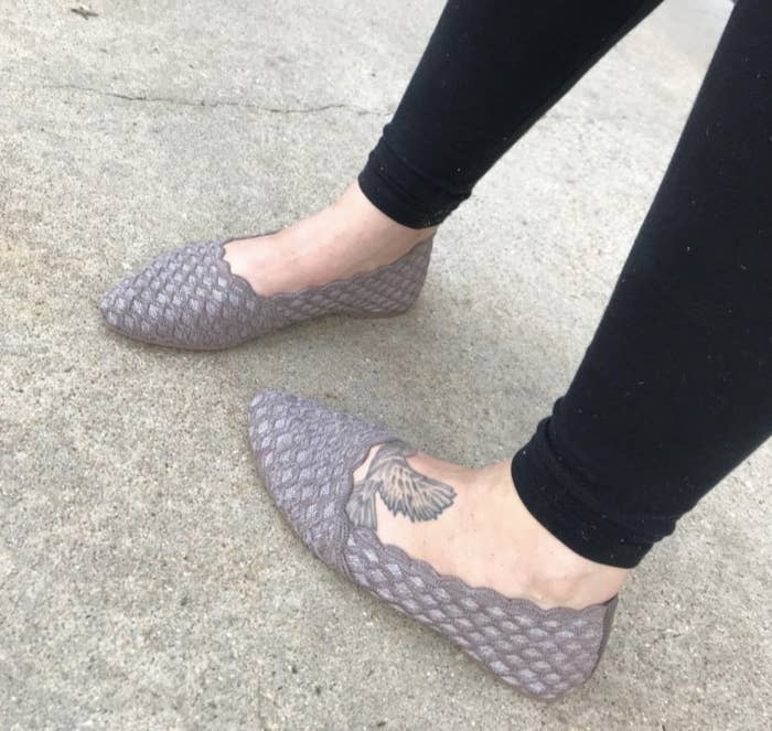 Reviewer photo of the scalloped trim flats in a grey color