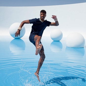 Model jumping in water with the weights on their wrists