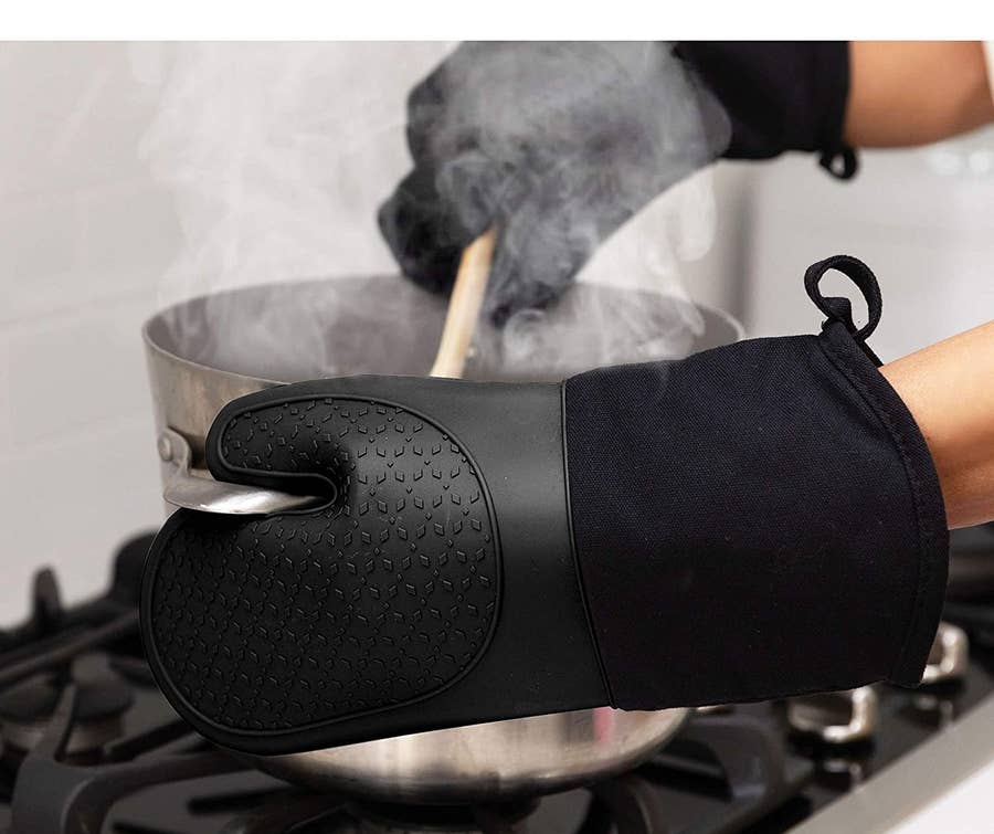 Oven Mitts and Pot Holders Set High Insulated Oven Gloves with Heat  Insulation Pad Cat with Fish Soft Cotton Lining and Non-Slip Surface Kitchen  Mitten for Safe BBQ Cooking Baking 