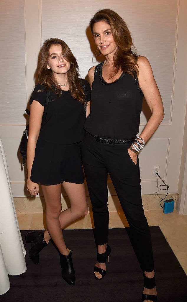 A younger Kaia with her mother Cindy