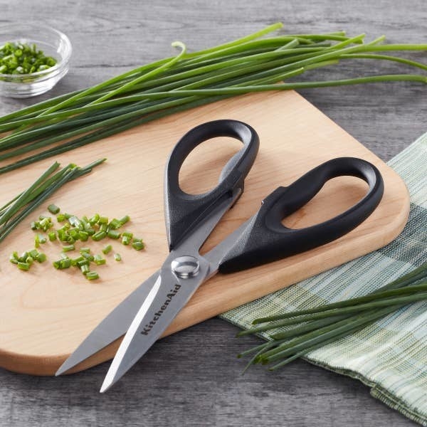 The shears with chives