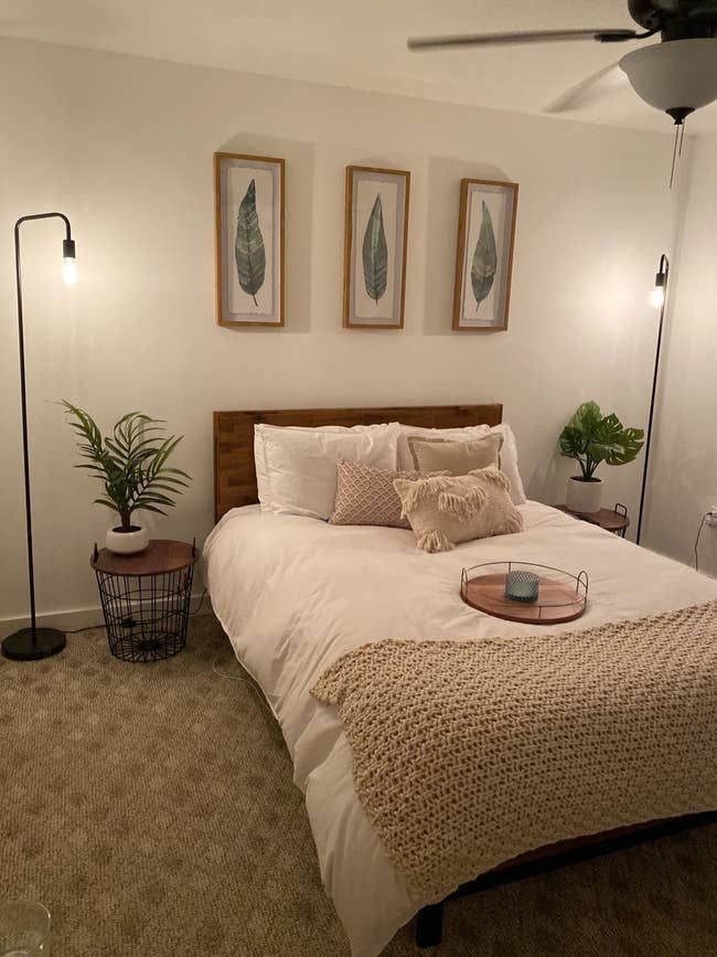 Reviewer's bedroom with two lights on each side