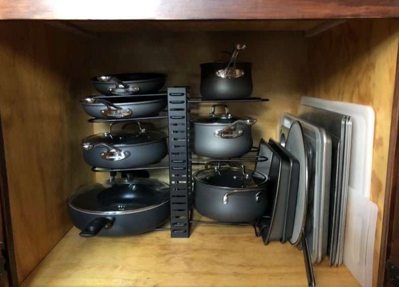 Black pot organizer with pots and pans