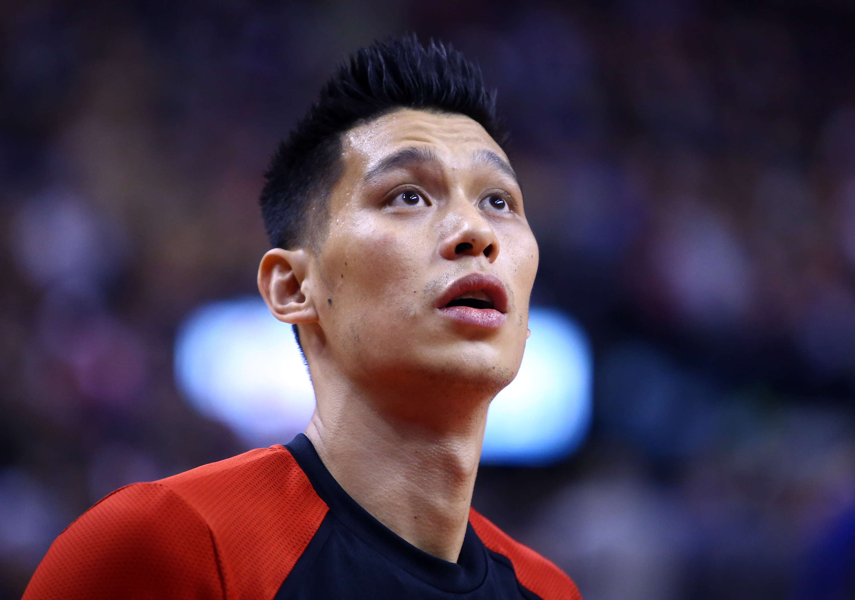 Jeremy Lin looking up