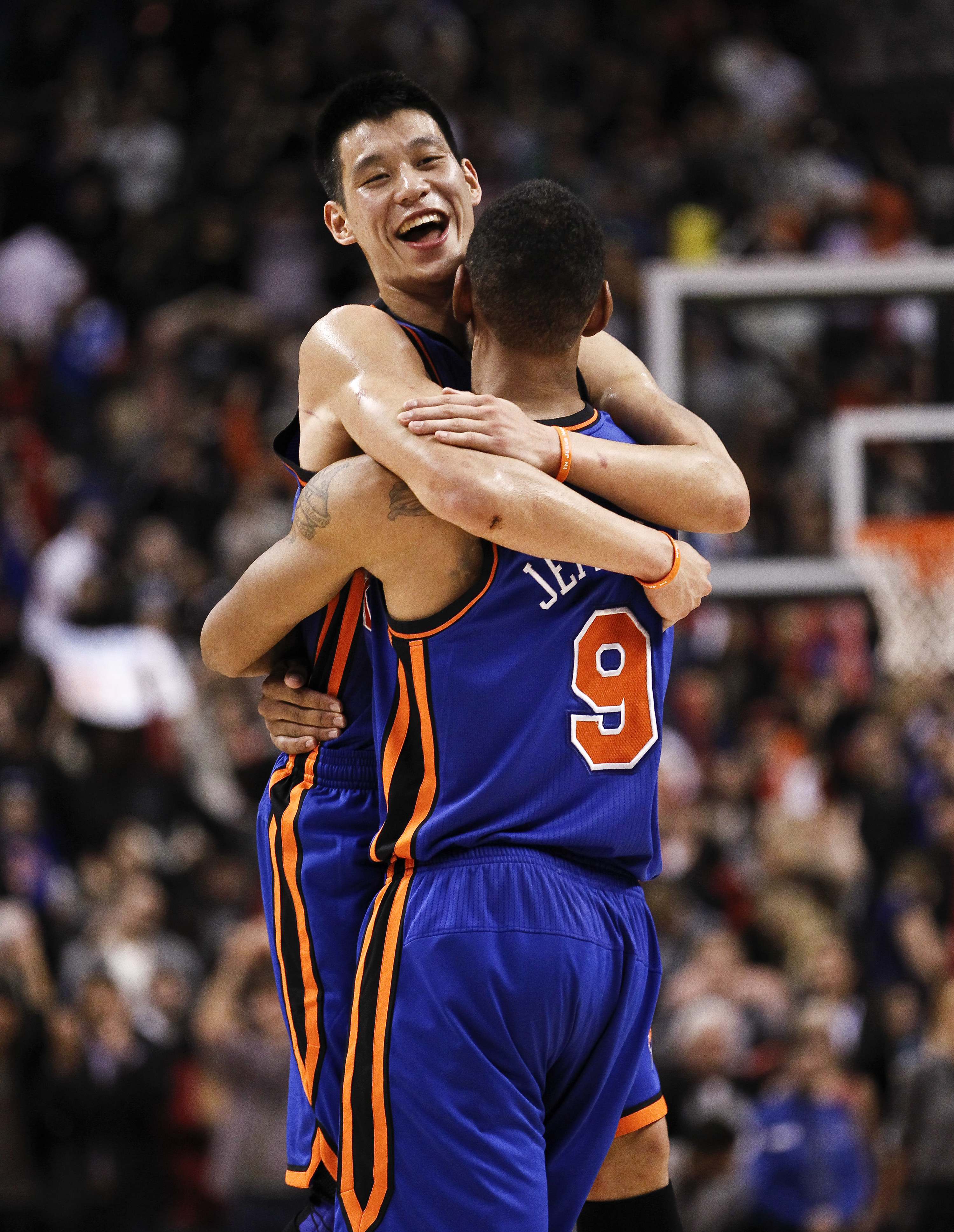 Jeremy Lin hugs teammate
