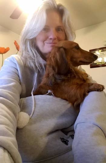 Another reviewer wearing the gray version with a tan dachshund in it