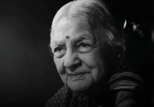 portrait of Kamaladevi Chattopadhyay in black and white