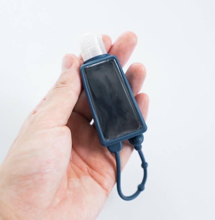 何個も欲しいな ダイソーの 消毒ジェルホルダー が携帯しやすくて優秀でした 何個も欲しいな ダイソーの 消毒ジェルホルダー が携帯しやすくて優秀でした