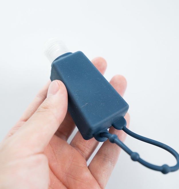 何個も欲しいな ダイソーの 消毒ジェルホルダー が携帯しやすくて優秀でした Buzzfeed Japan ダイソーに消毒 ジェルが売っていたので買っ ｄメニューニュース Nttドコモ