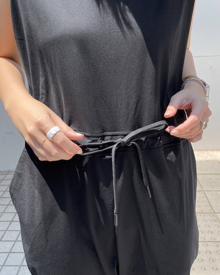 シルエットが美しい ユニクロとtheoryの ワンマイルウェア は一枚でおしゃれです シルエットが美しい ユニクロとtheoryの ワンマイルウェア は一枚でおしゃれです