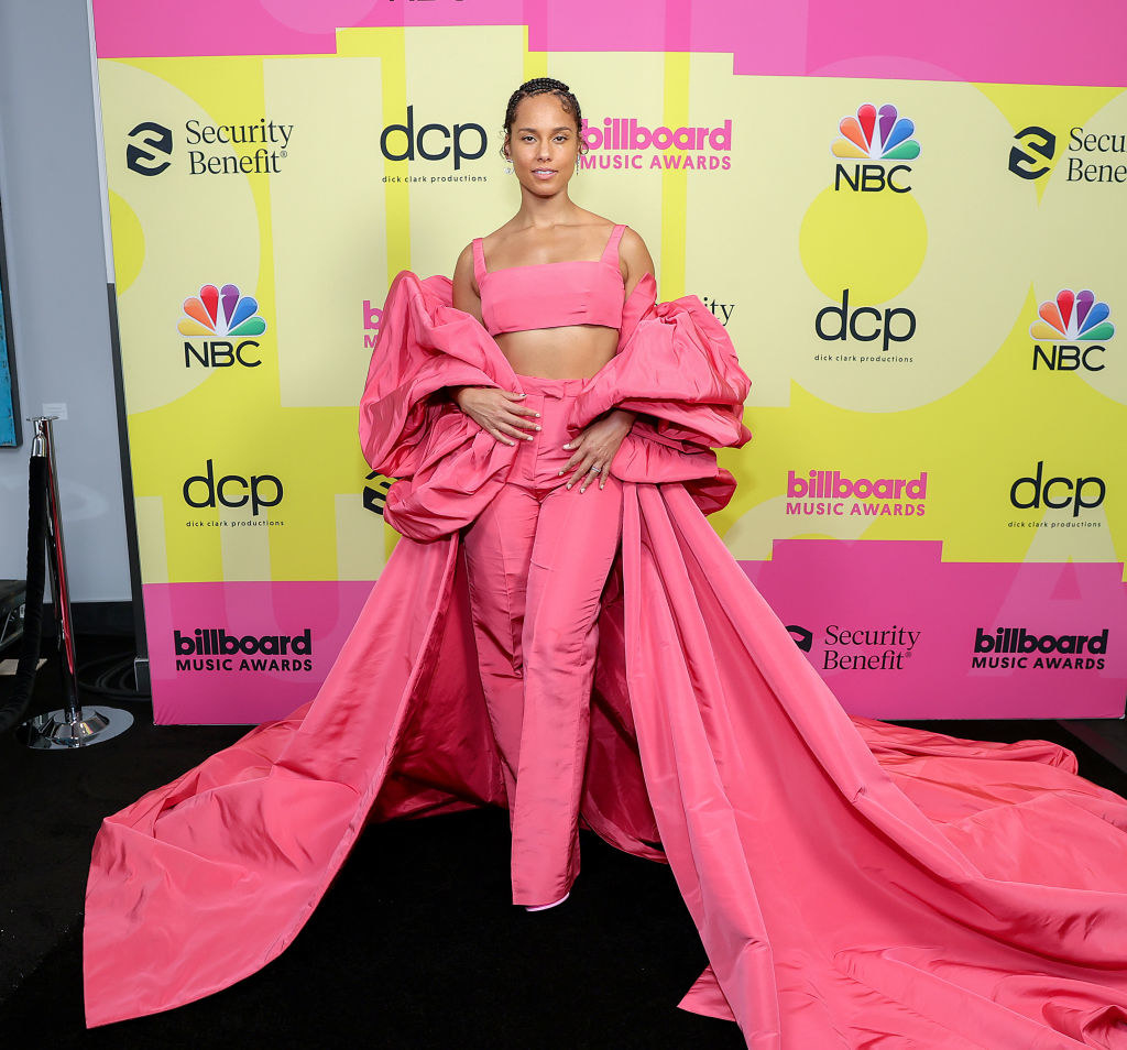 Alicia Keys poses backstage for the 2021 Billboard Music Awards