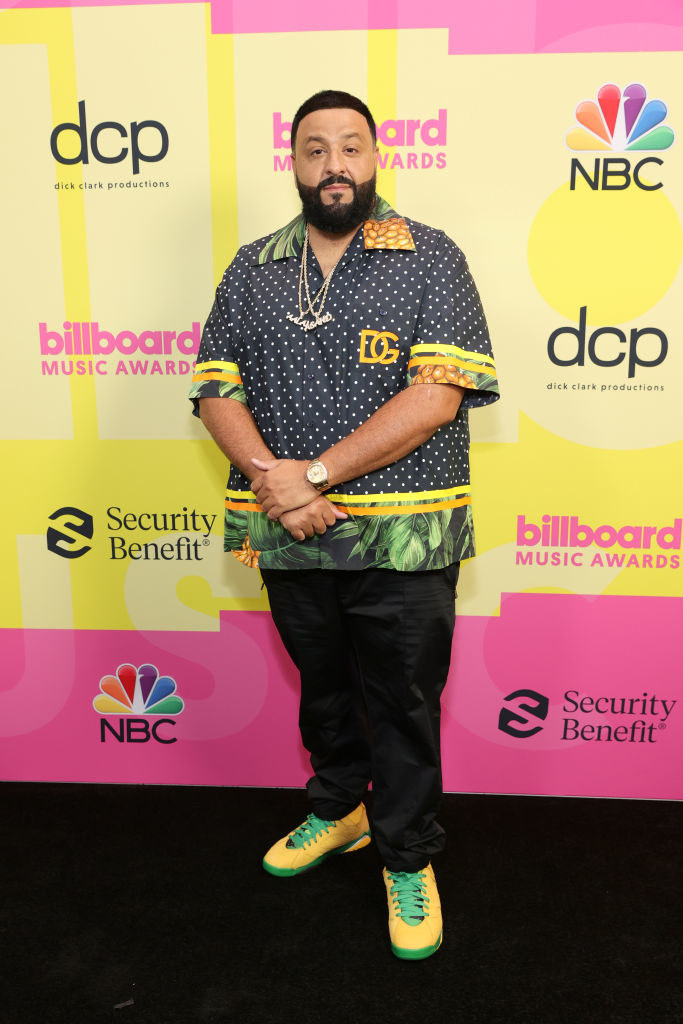 DJ Khaled为2021个广告牌音乐奖的后台姿势