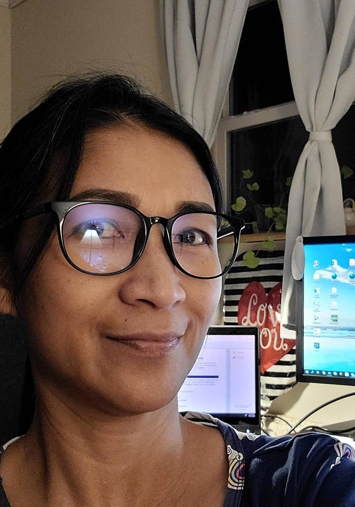 image of reviewer wearing the ANRRI blue light glasses in front of their dual screen computer