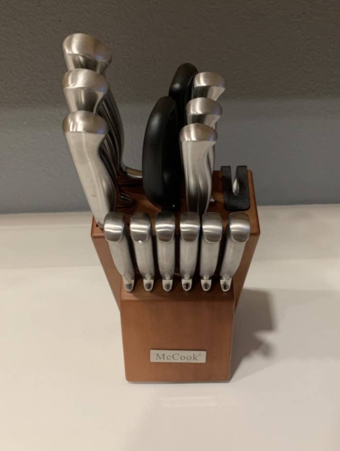a customer phot of the knife set