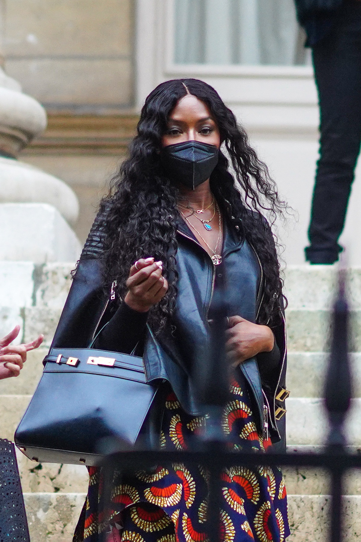 naomi campbell walking on the street