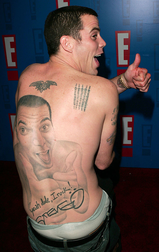 Steve-O showing off his back tattoo portrait of himself