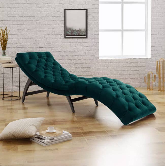 The chaise lounger in dark green in an office space