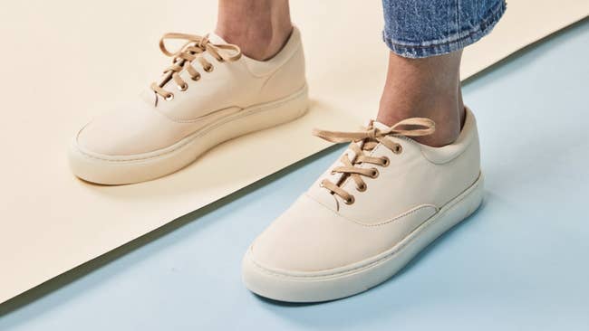 model wearing cream-colored sneakers from Nisolo