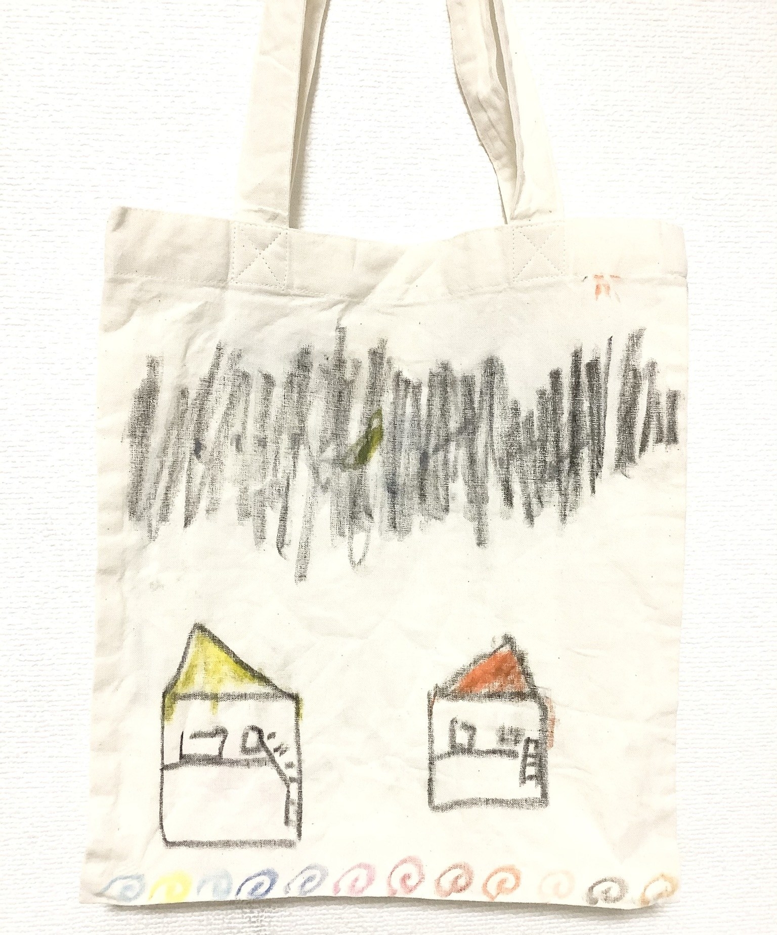 子どもの絵で世界に1つだけのバッグができた！無印の「布描きクレヨン」が楽しすぎる