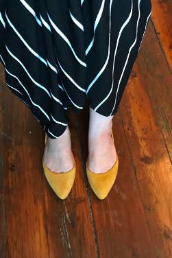 Reviewer wearing the shoes in yellow 