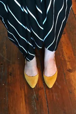 Reviewer wearing the shoes in yellow 