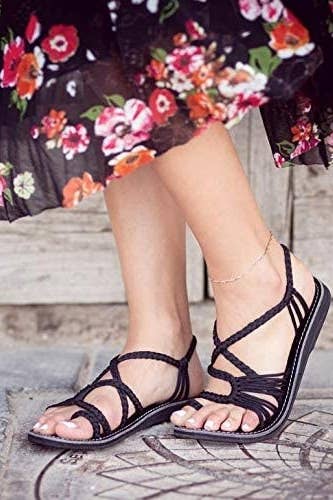 Strappy sandals with big to strap