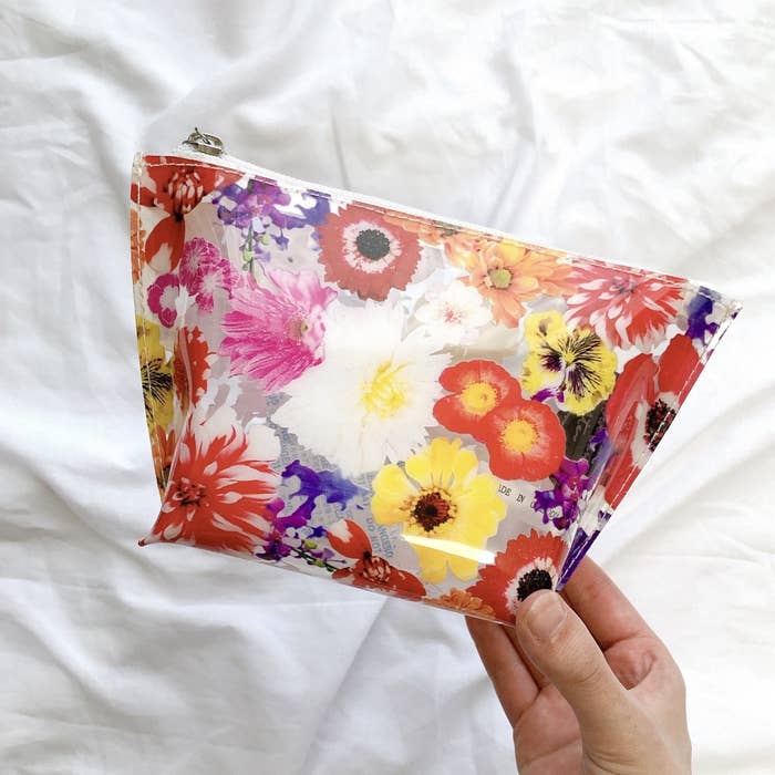 すぐ売り切れちゃいそう Guの 新作ポーチ が990円とは思えないオシャレさです