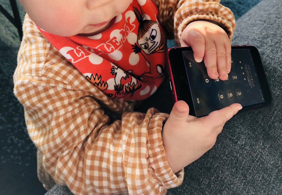 割れた ガラスフィルム を子どもが スマホに隠れた危険 知っていますか 割れた ガラスフィルム を子どもが スマホに隠れた危険 知っていますか