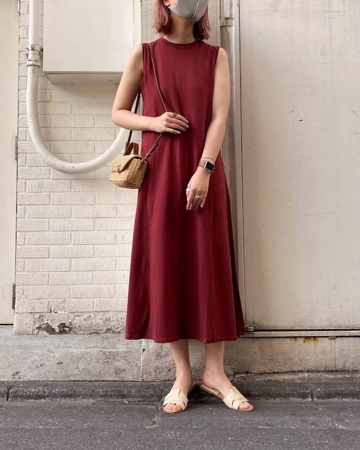 大人かわいいデザインが素敵 Zaraの レザーサンダル ワンピースとの相性が抜群です