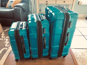 The suitcase in multiple sizes in the color Caribbean Blue
